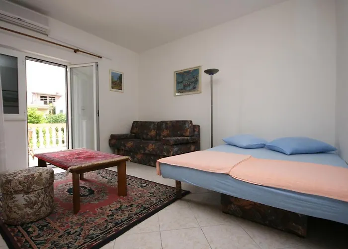 With A Parking Space - 6444